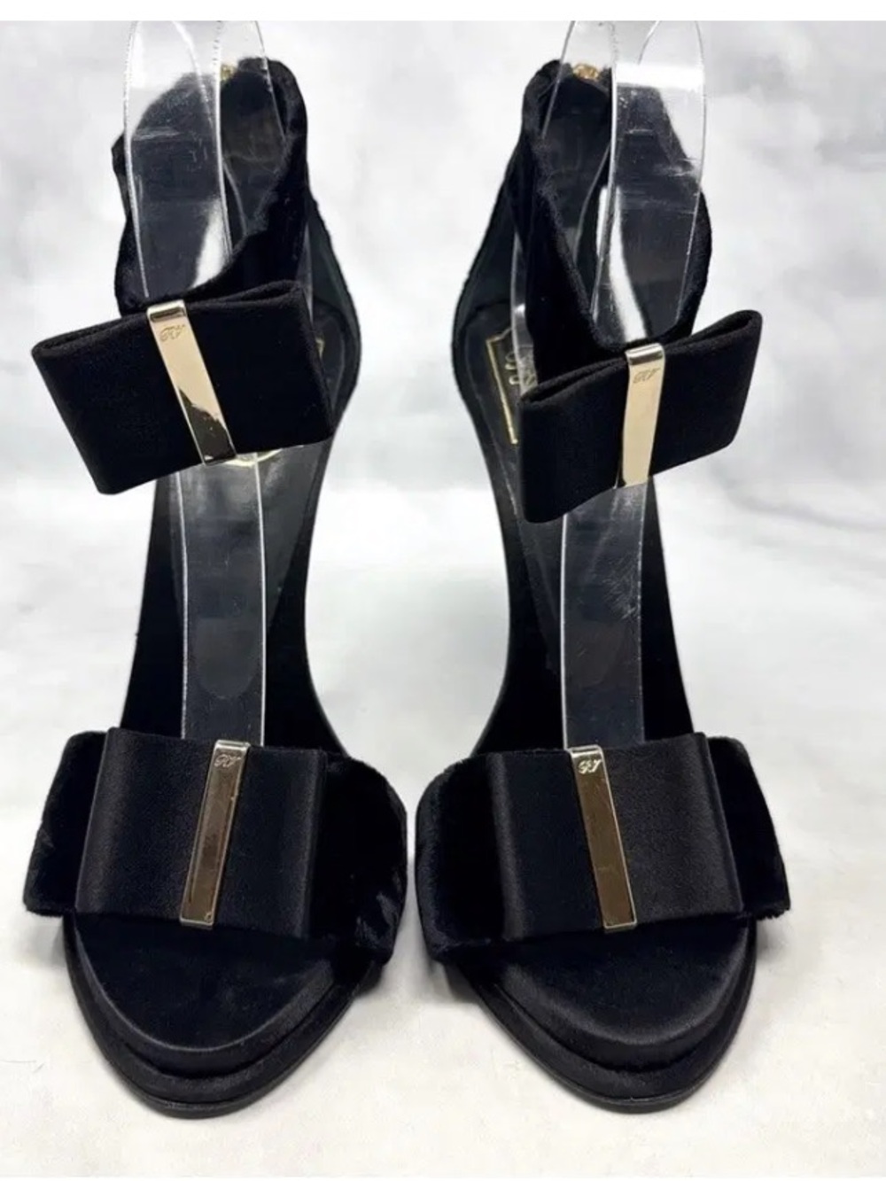 Roger Vivier velvet bow heels with gold detail 4” heels Size 37 - Picture 2 of 11